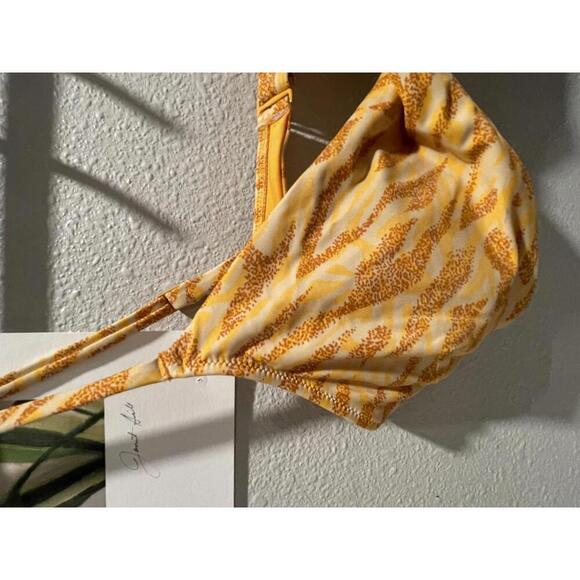 Aerie Twist Bikini Top with Pattern- Size M - NWT - Picture 3 of 5